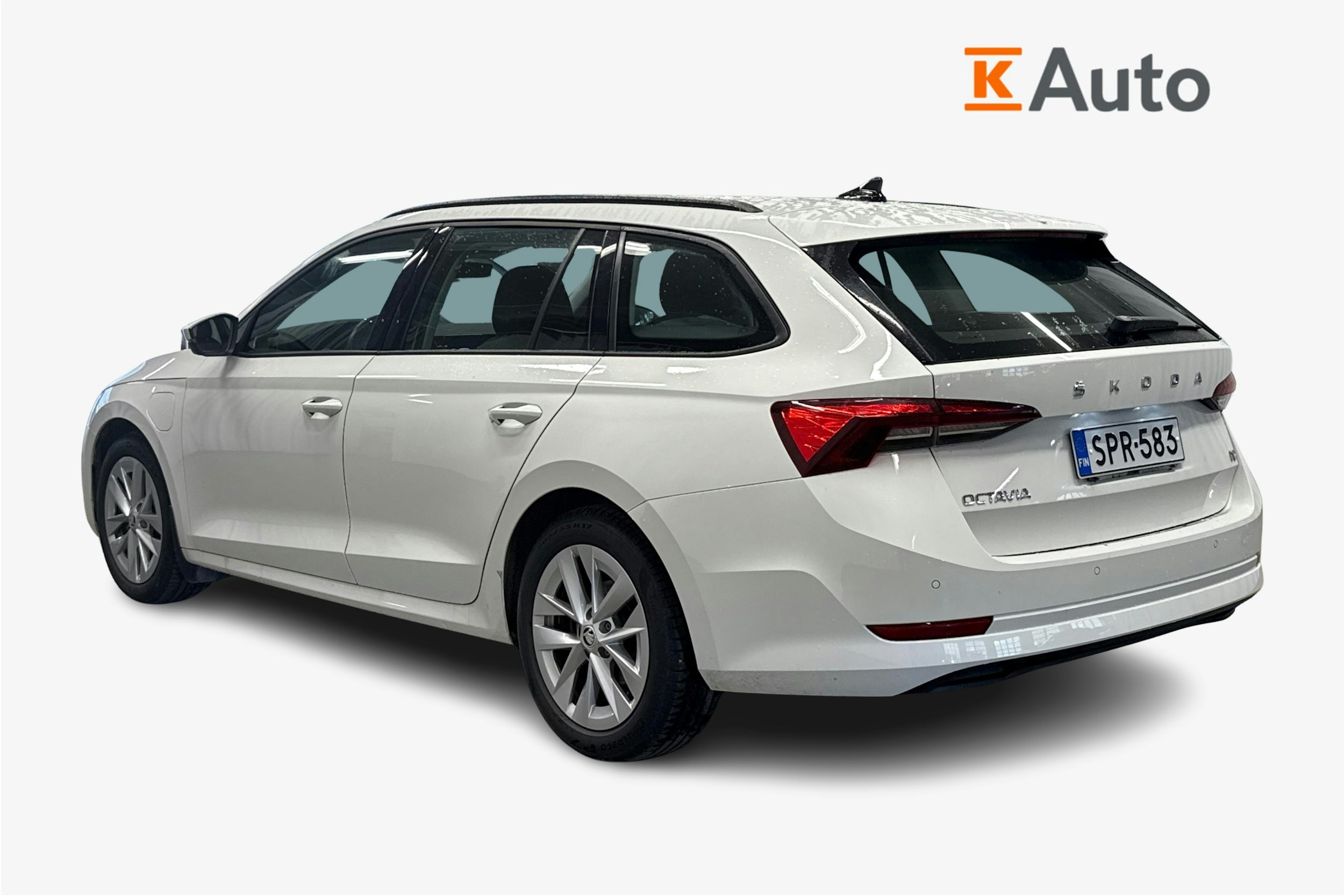 valkoinen Skoda Octavia 2024 kuva 2.