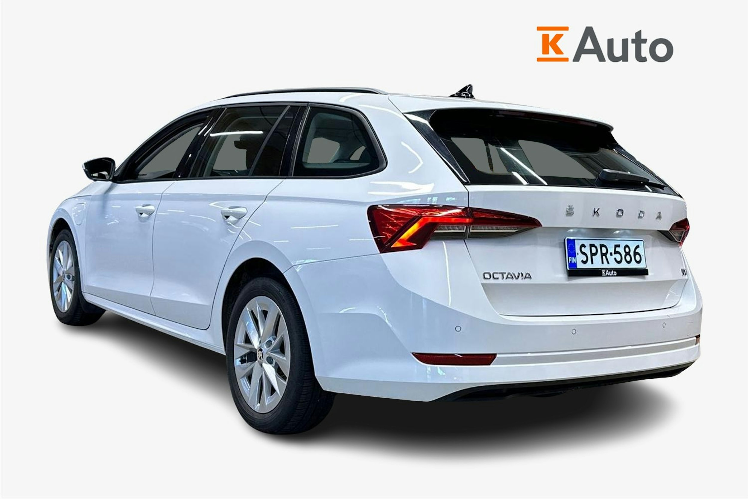valkoinen Skoda Octavia 2024 kuva 2.