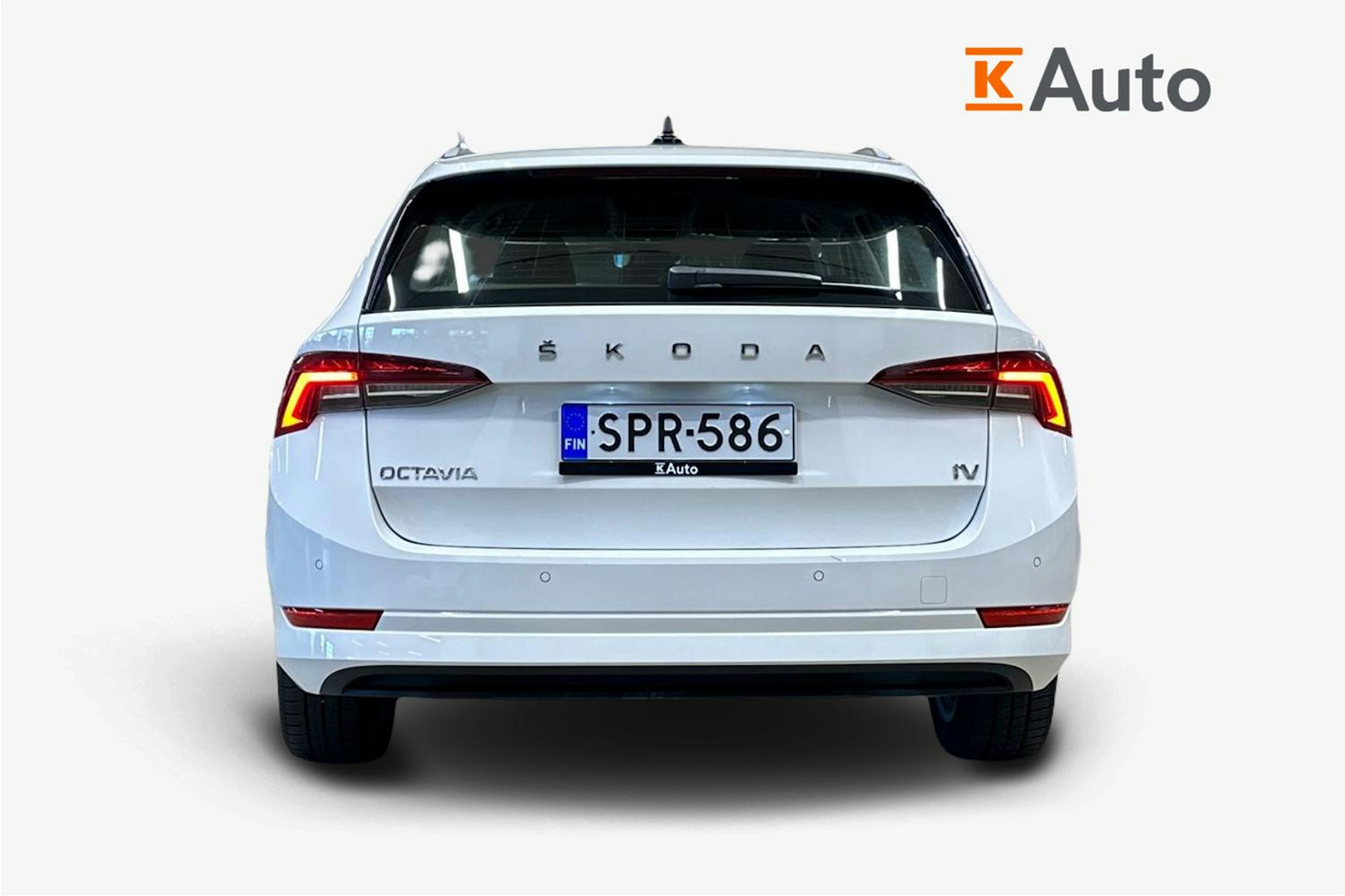 valkoinen Skoda Octavia 2024 kuva 3.