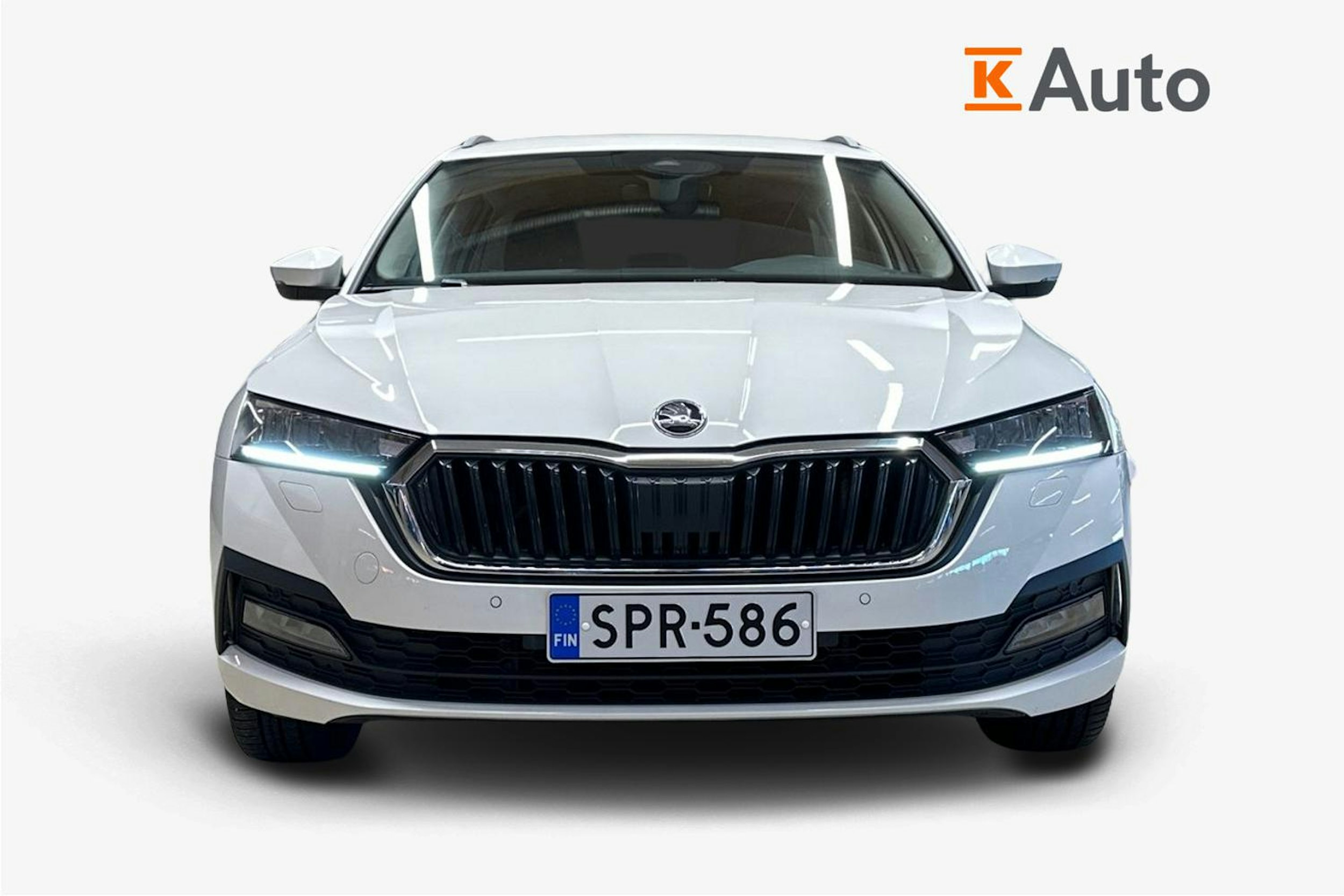 valkoinen Skoda Octavia 2024 kuva 5.