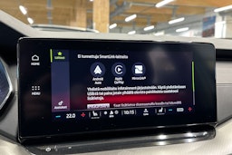 valkoinen Skoda Octavia 2024 kuva 18.