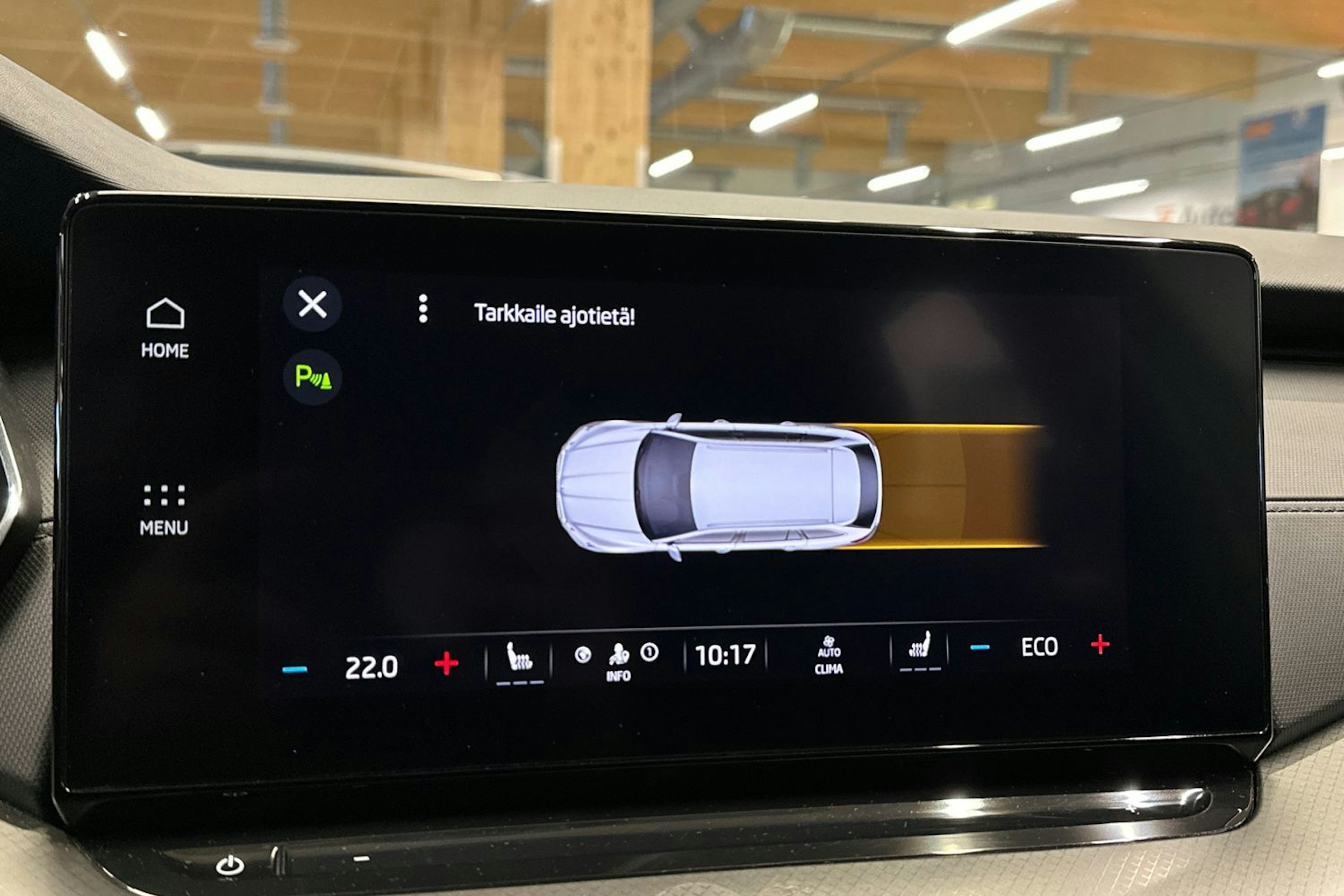valkoinen Skoda Octavia 2024 kuva 20.