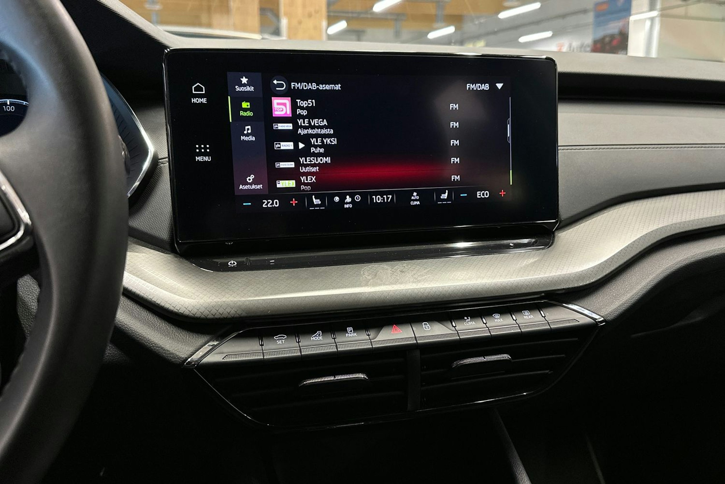 valkoinen Skoda Octavia 2024 kuva 21.