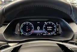 valkoinen Skoda Octavia 2024 kuva 22.