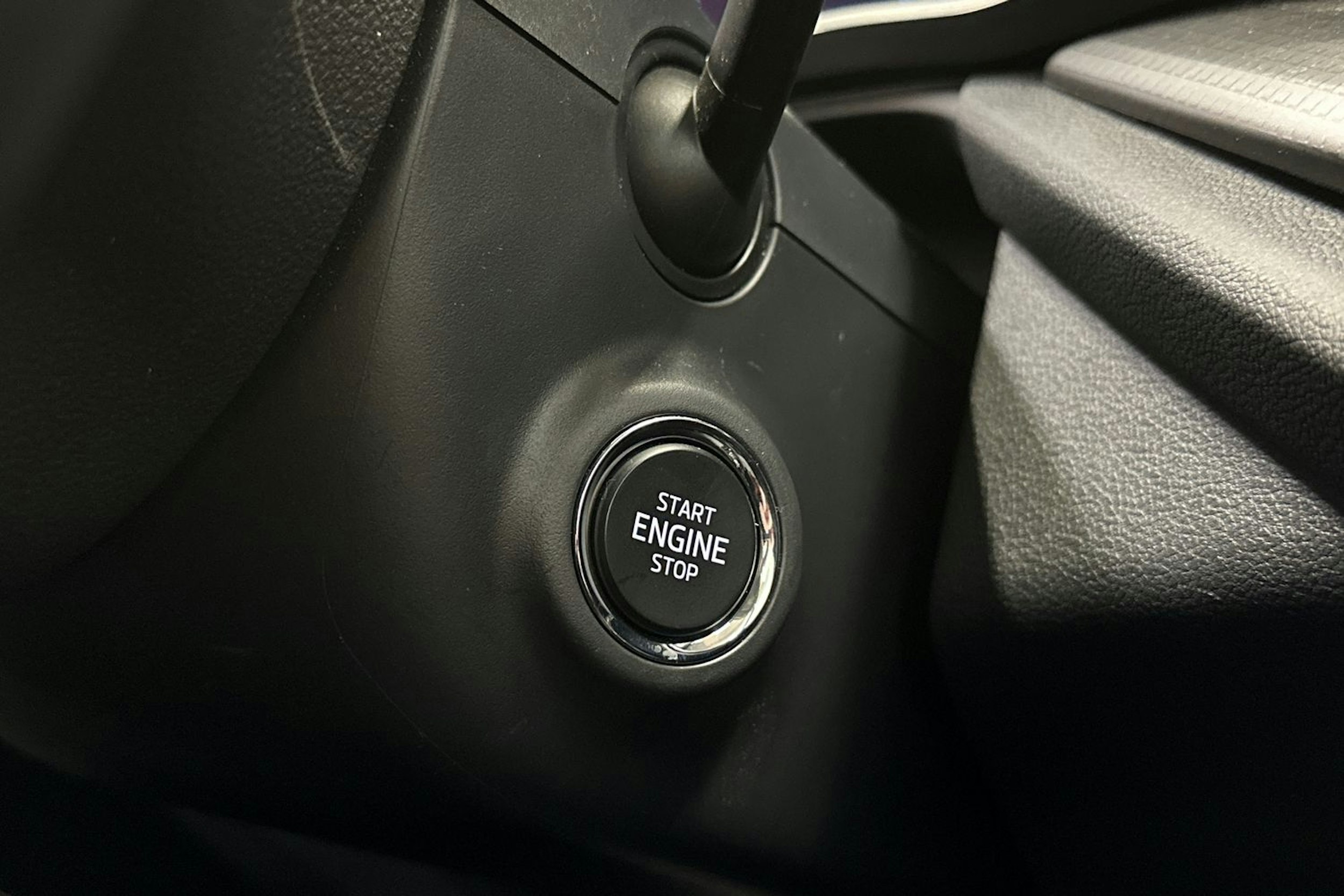 valkoinen Skoda Octavia 2024 kuva 27.