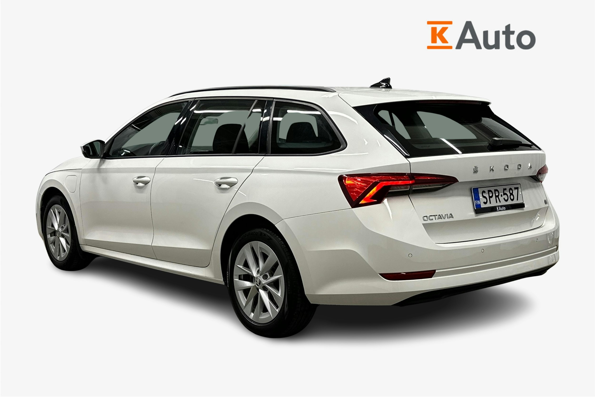 valkoinen Skoda Octavia 2024 kuva 2.