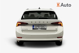 valkoinen Skoda Octavia 2024 kuva 3.