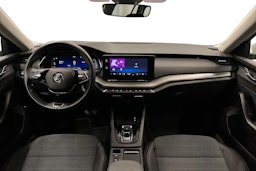 valkoinen Skoda Octavia 2024 kuva 9.