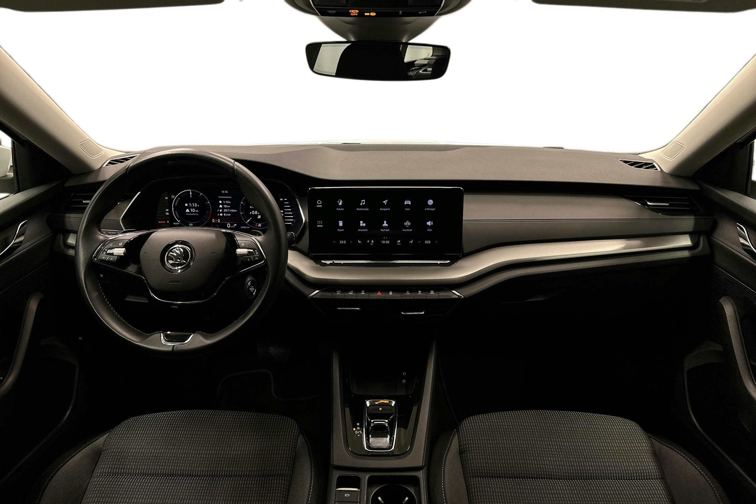 valkoinen Skoda Octavia 2024 kuva 9.