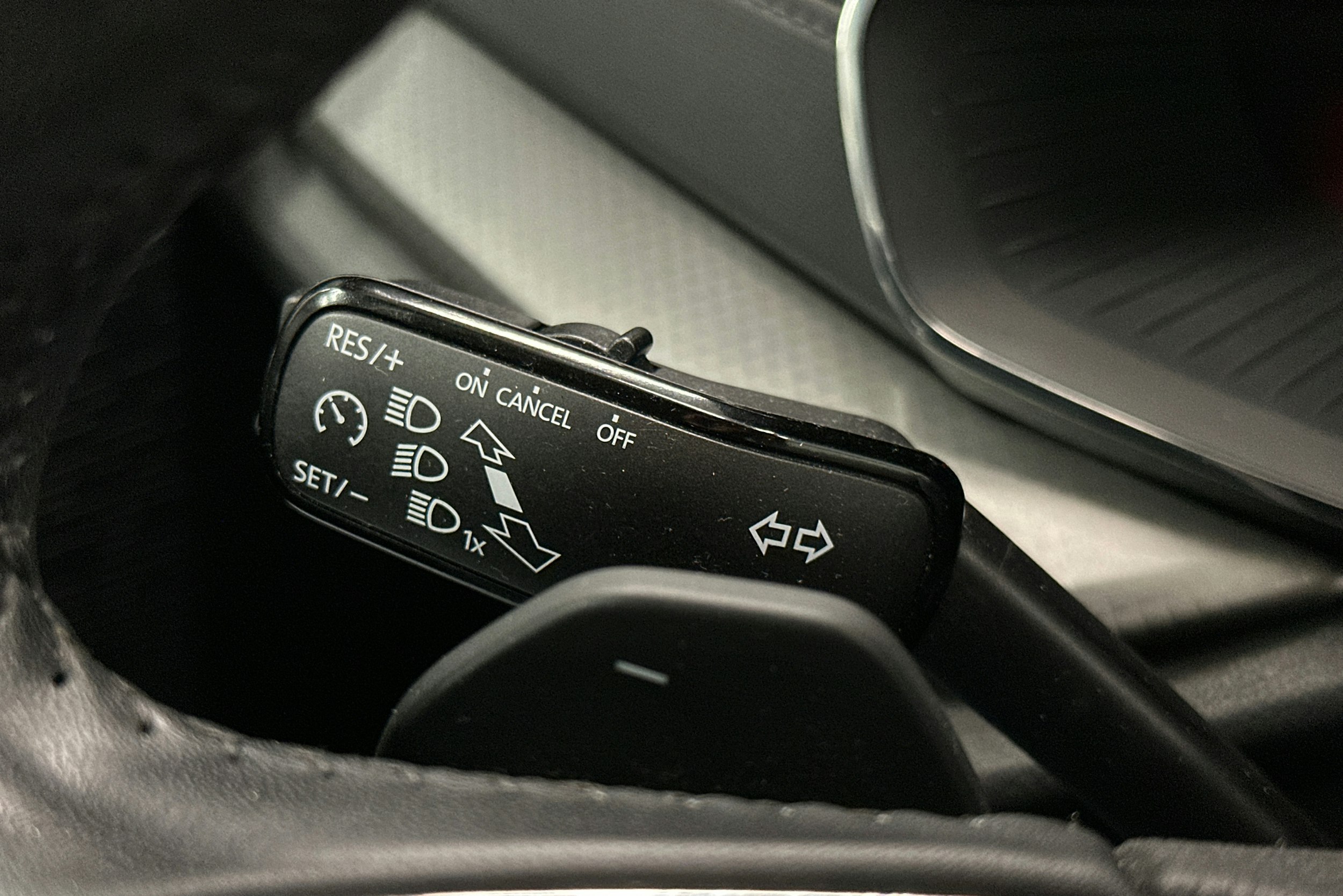 valkoinen Skoda Octavia 2024 kuva 19.