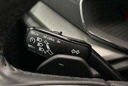 valkoinen Skoda Octavia 2024 kuva 19.