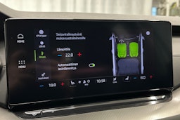 valkoinen Skoda Octavia 2024 kuva 21.