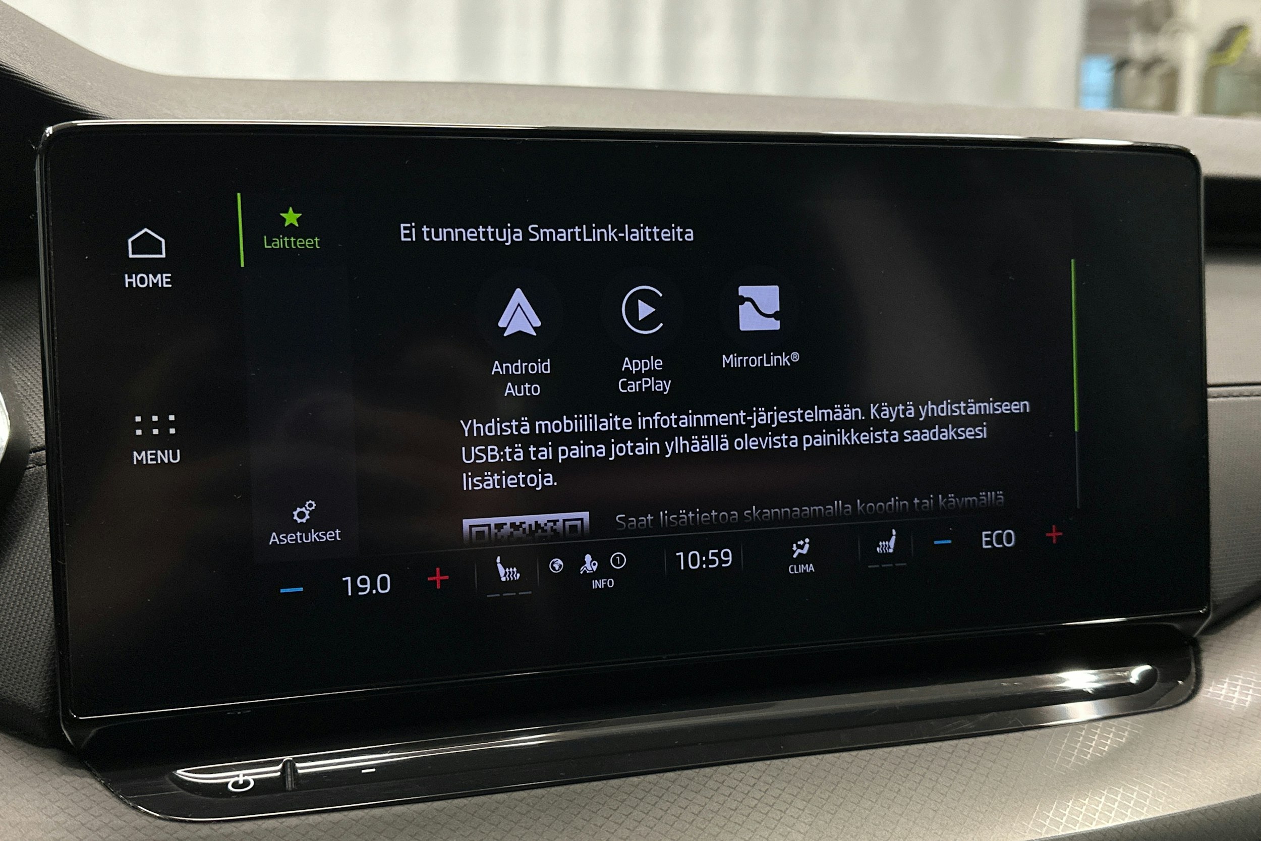 valkoinen Skoda Octavia 2024 kuva 22.