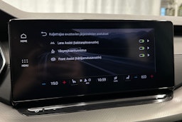 valkoinen Skoda Octavia 2024 kuva 23.