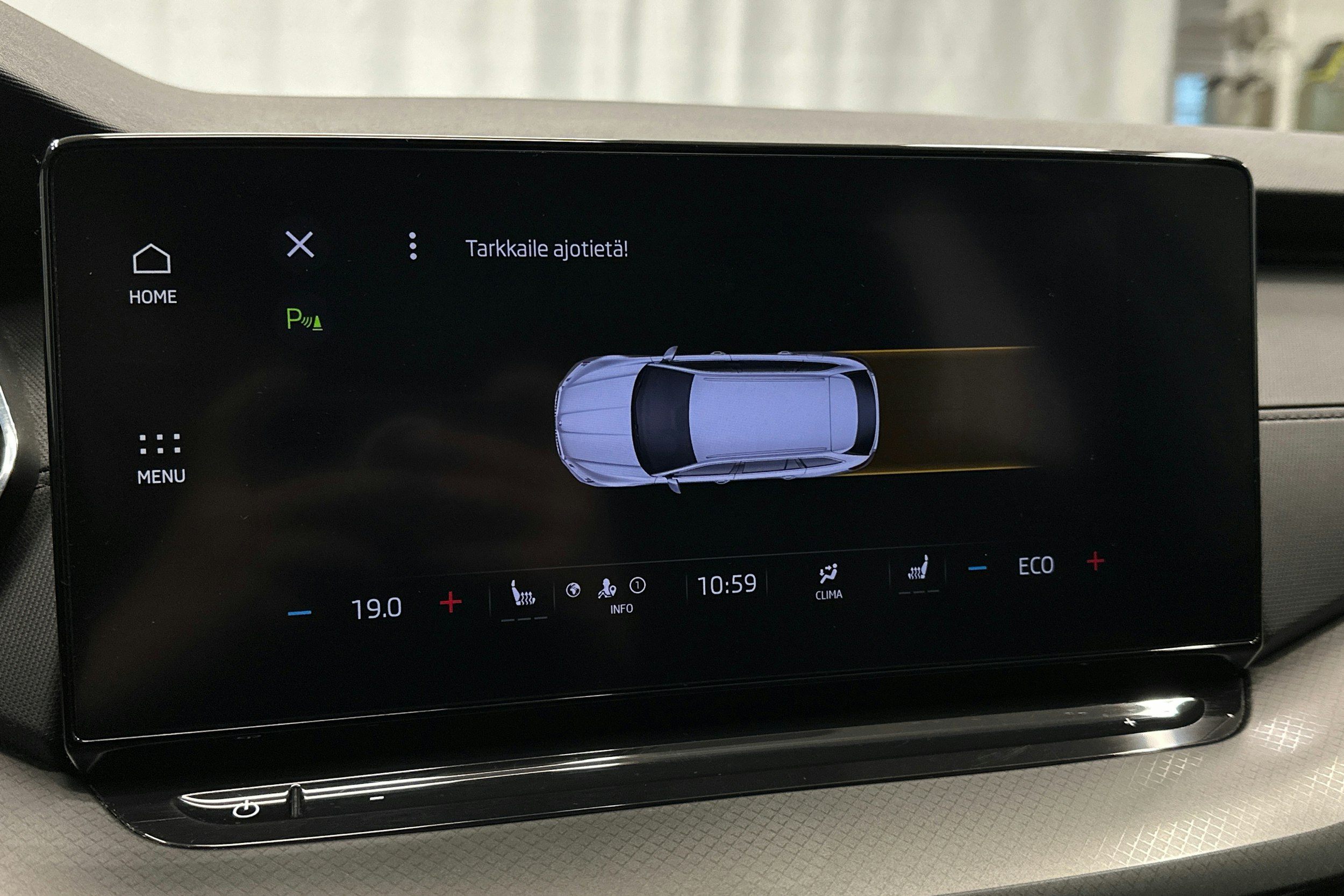 valkoinen Skoda Octavia 2024 kuva 24.