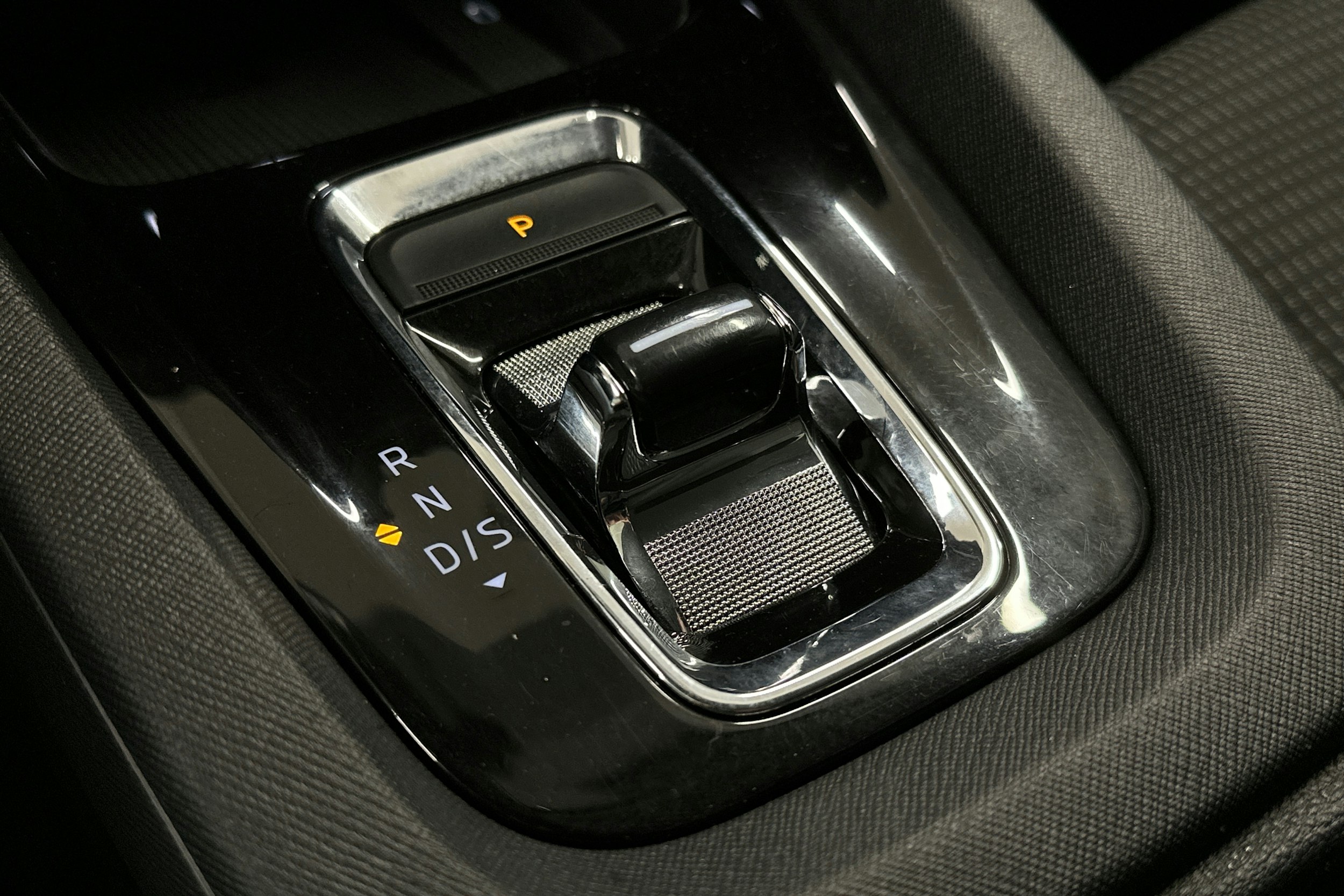 valkoinen Skoda Octavia 2024 kuva 26.