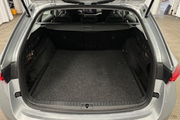 harmaa Skoda Octavia 2024 kuva 14.