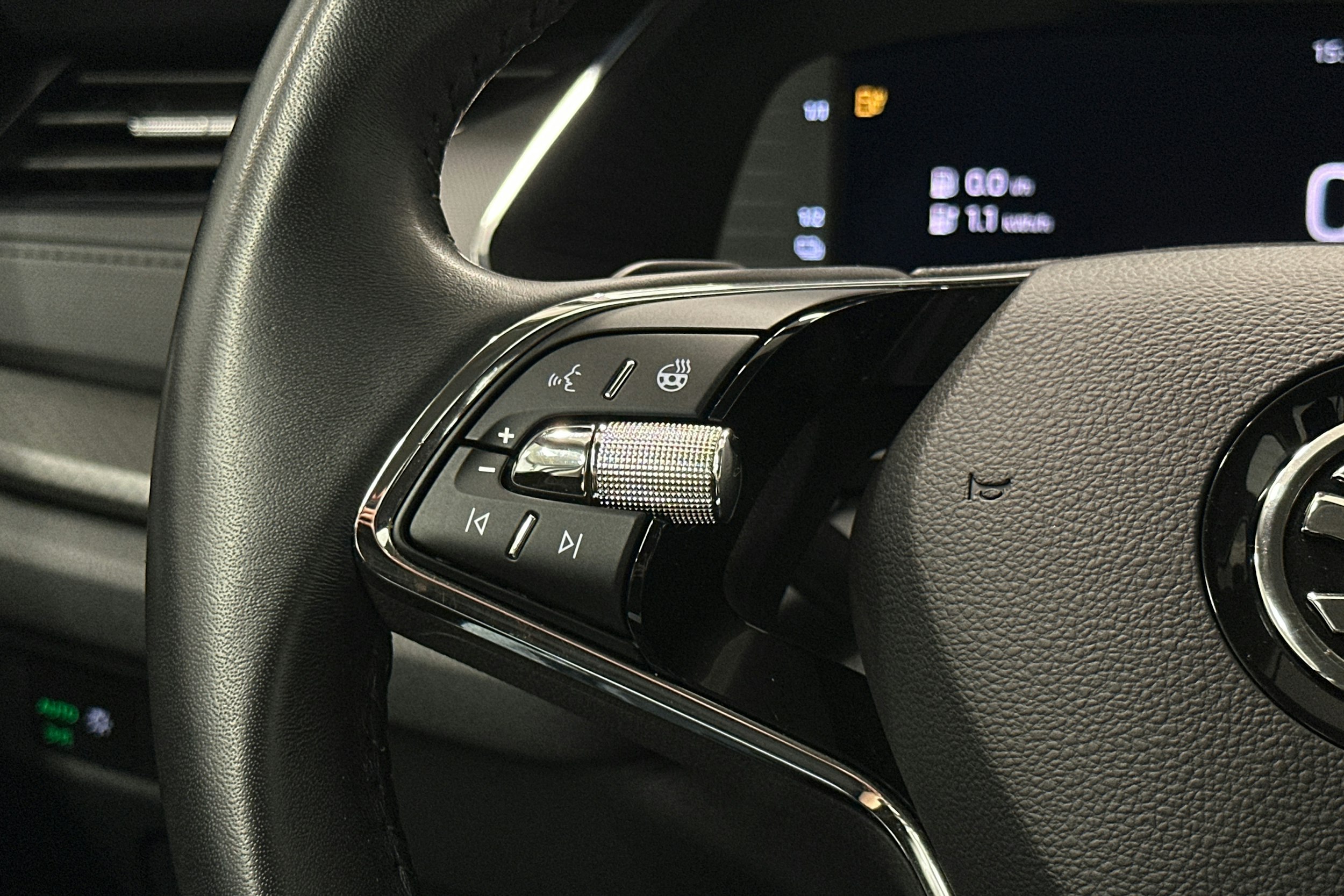 harmaa Skoda Octavia 2024 kuva 17.