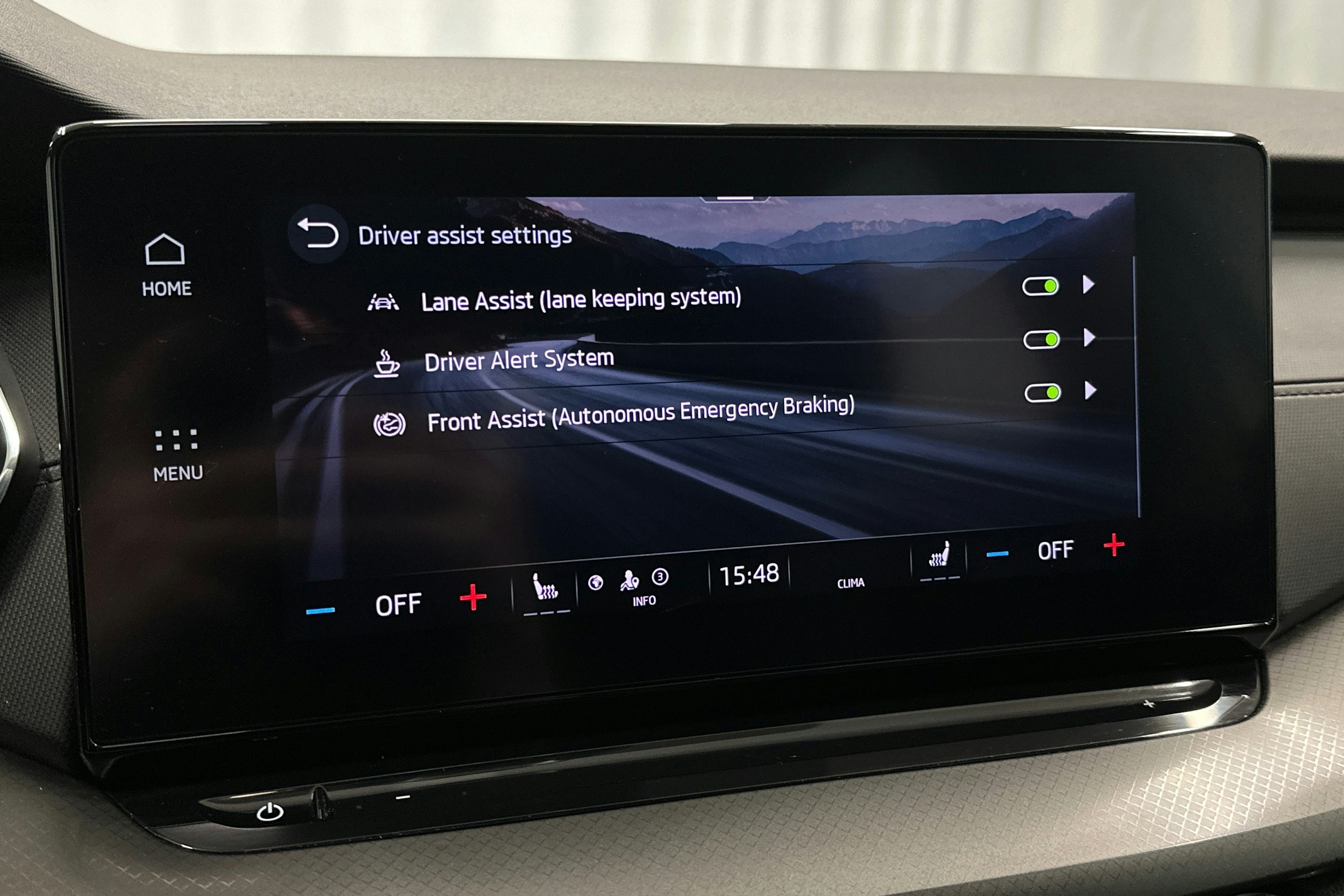 harmaa Skoda Octavia 2024 kuva 23.