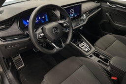 harmaa Skoda Octavia 2024 kuva 7.