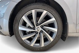 harmaa Skoda Octavia 2024 kuva 11.