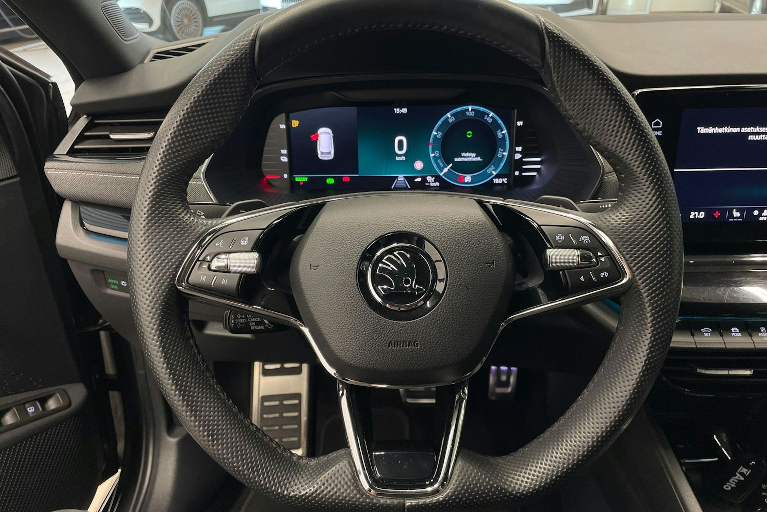 harmaa Skoda Octavia 2024 kuva 15.