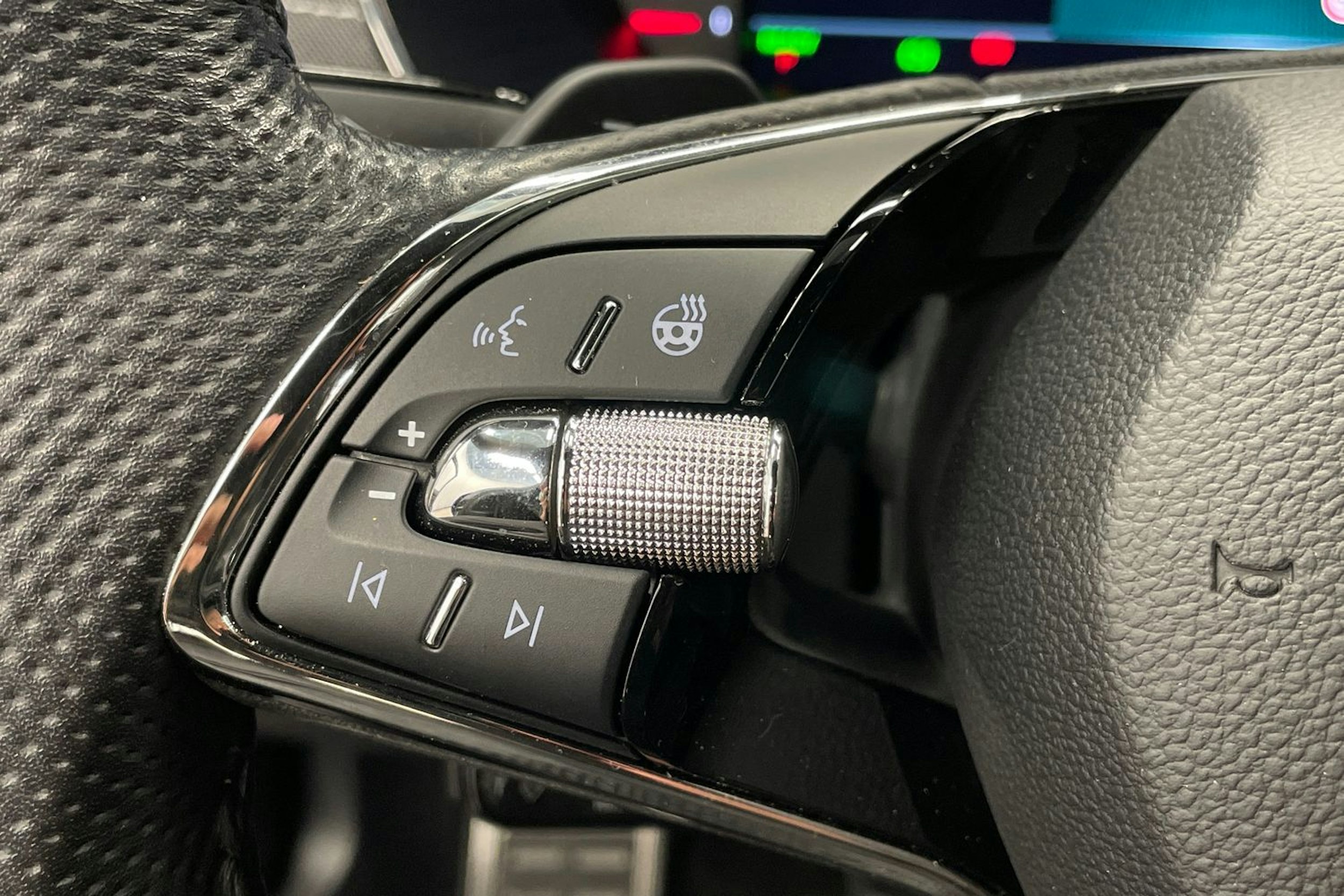 harmaa Skoda Octavia 2024 kuva 16.