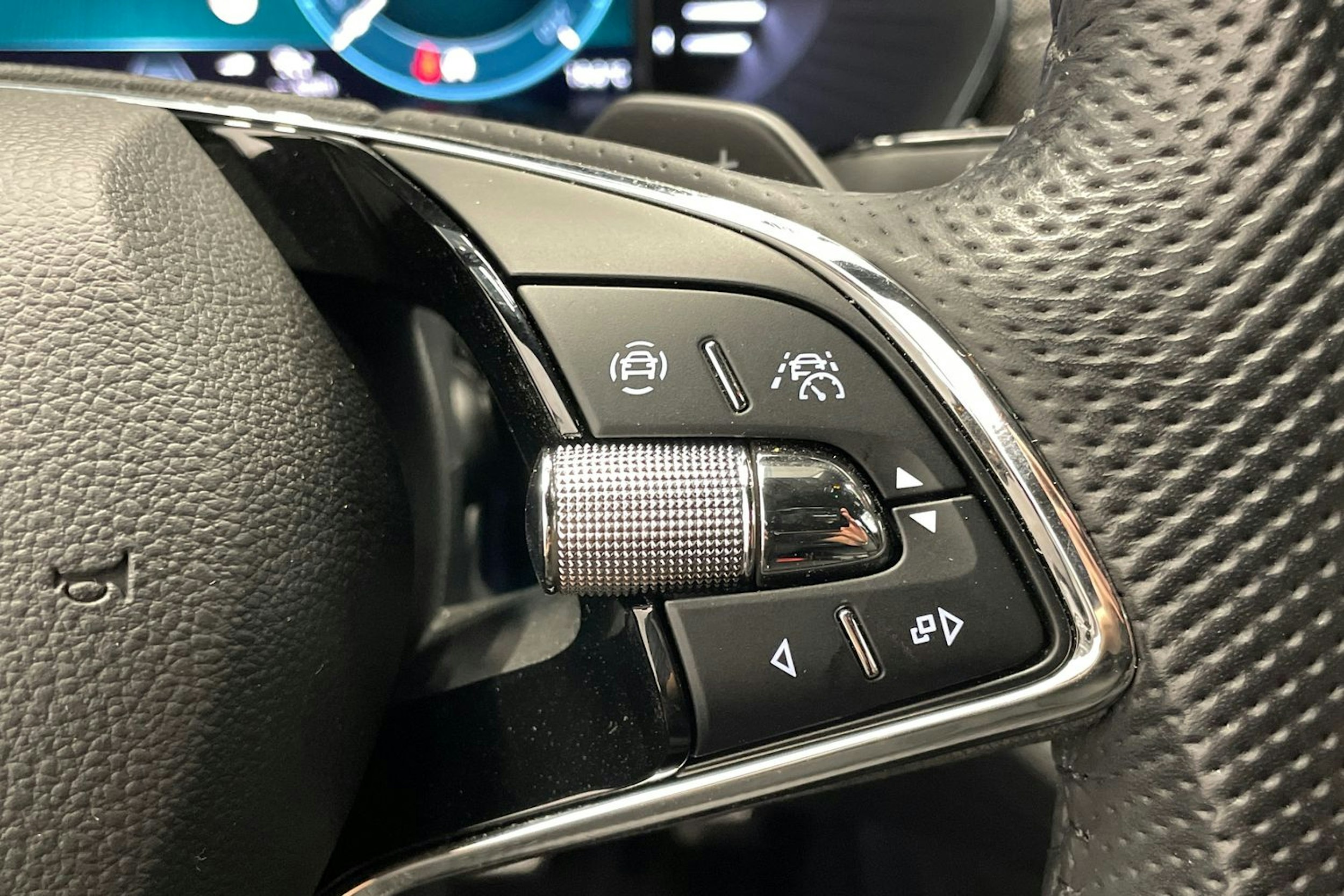 harmaa Skoda Octavia 2024 kuva 17.
