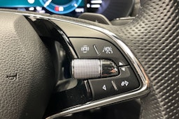 harmaa Skoda Octavia 2024 kuva 17.