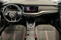 harmaa Skoda Octavia 2024 kuva 7.
