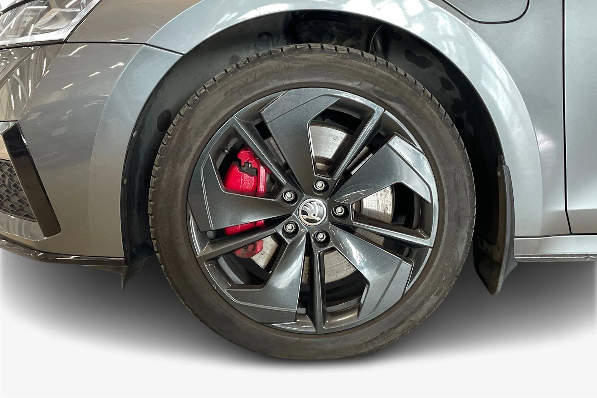 harmaa Skoda Octavia 2024 kuva 9.
