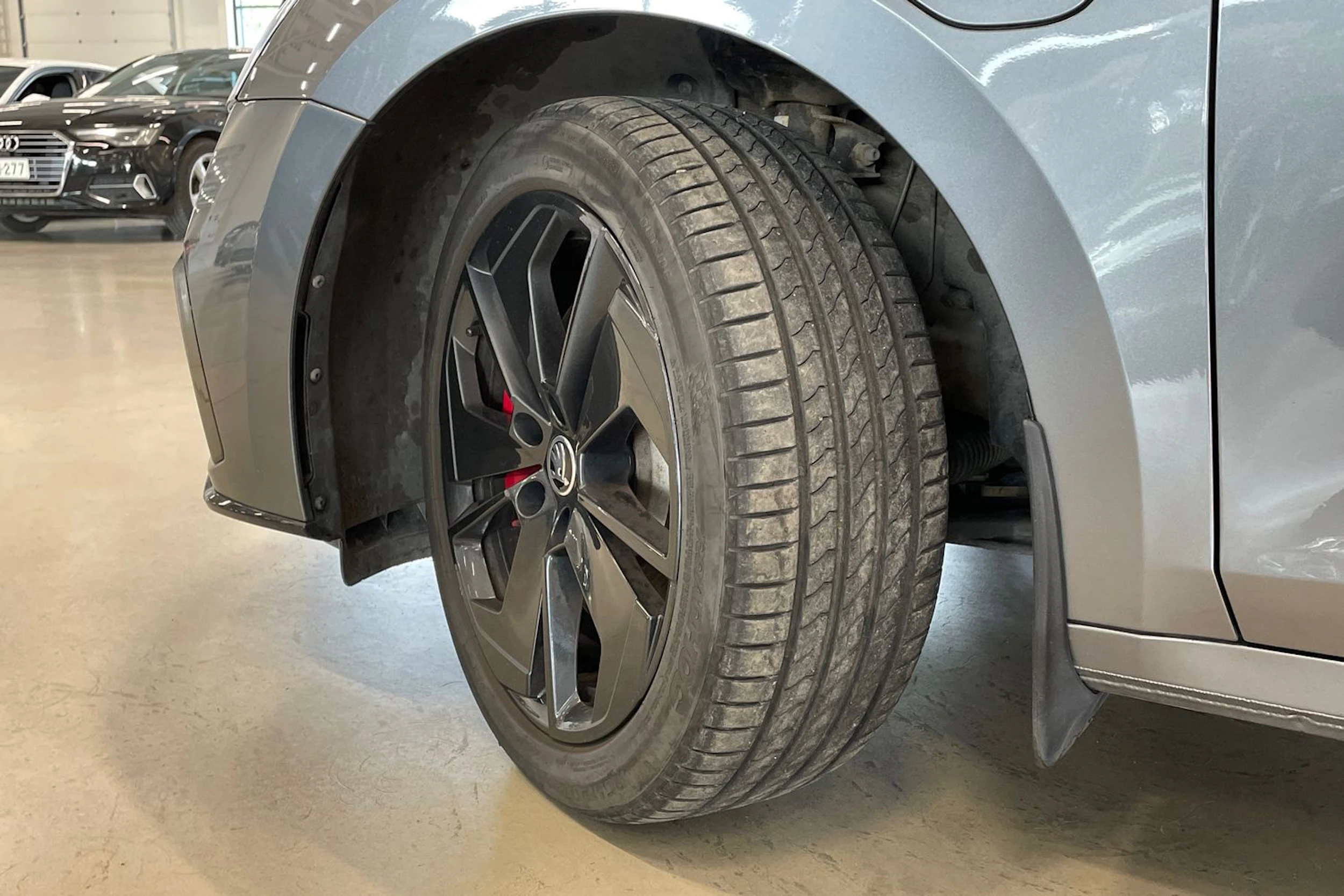 harmaa Skoda Octavia 2024 kuva 10.