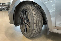 harmaa Skoda Octavia 2024 kuva 10.