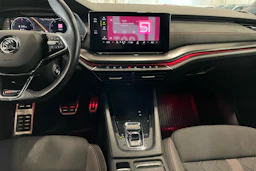 harmaa Skoda Octavia 2024 kuva 18.