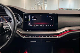 harmaa Skoda Octavia 2024 kuva 20.