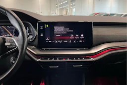 harmaa Skoda Octavia 2024 kuva 21.