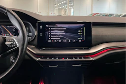 harmaa Skoda Octavia 2024 kuva 24.