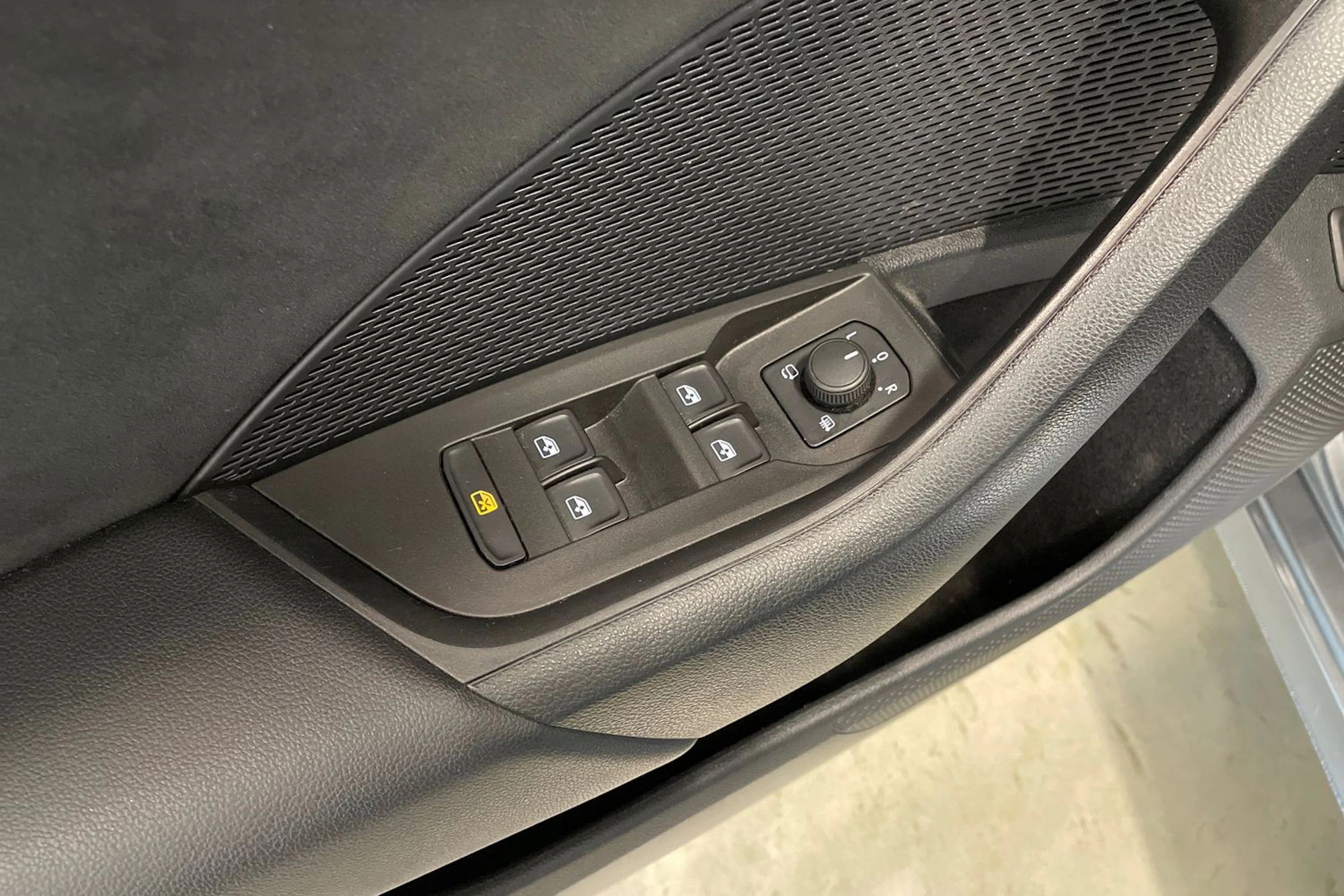 harmaa Skoda Octavia 2024 kuva 33.