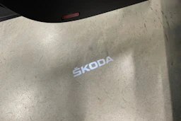 harmaa Skoda Octavia 2024 kuva 35.