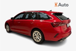 Punainen Skoda OCTAVIA 2024 kuva 2.