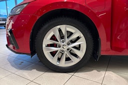 Punainen Skoda OCTAVIA 2024 kuva 13.