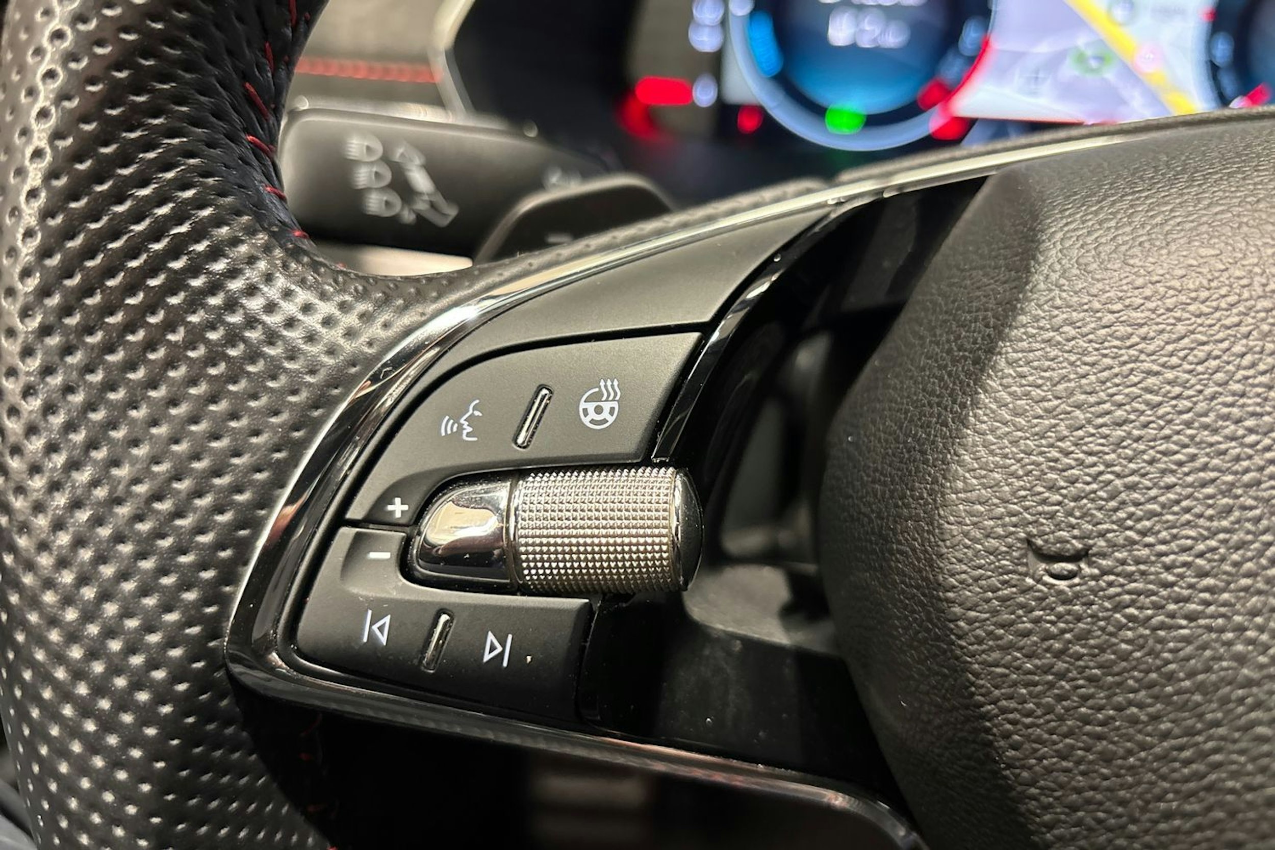 Punainen Skoda OCTAVIA 2024 kuva 19.