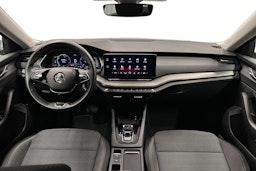 harmaa Skoda Octavia 2024 kuva 9.