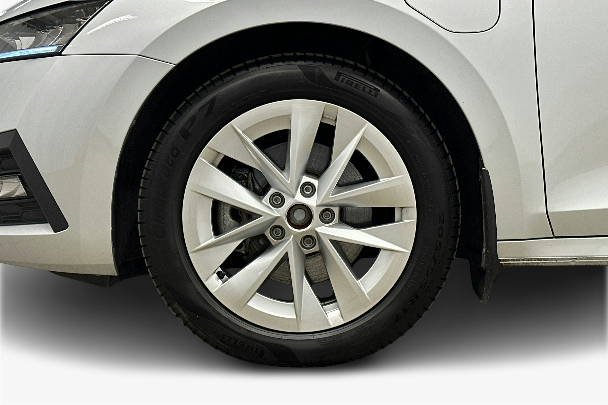 harmaa Skoda Octavia 2024 kuva 11.