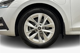 harmaa Skoda Octavia 2024 kuva 11.