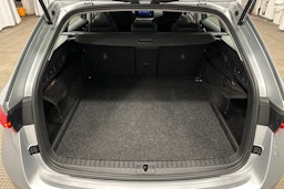 harmaa Skoda Octavia 2024 kuva 14.