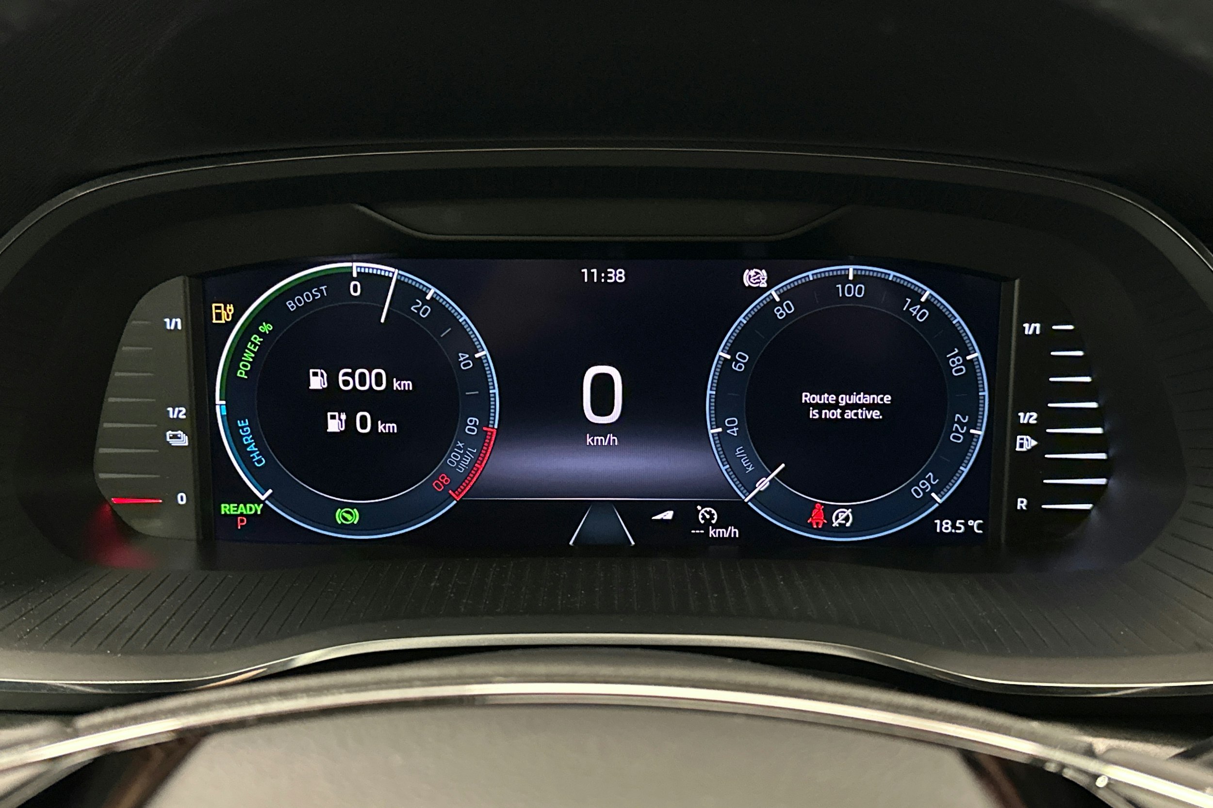 harmaa Skoda Octavia 2024 kuva 16.