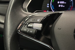 harmaa Skoda Octavia 2024 kuva 18.