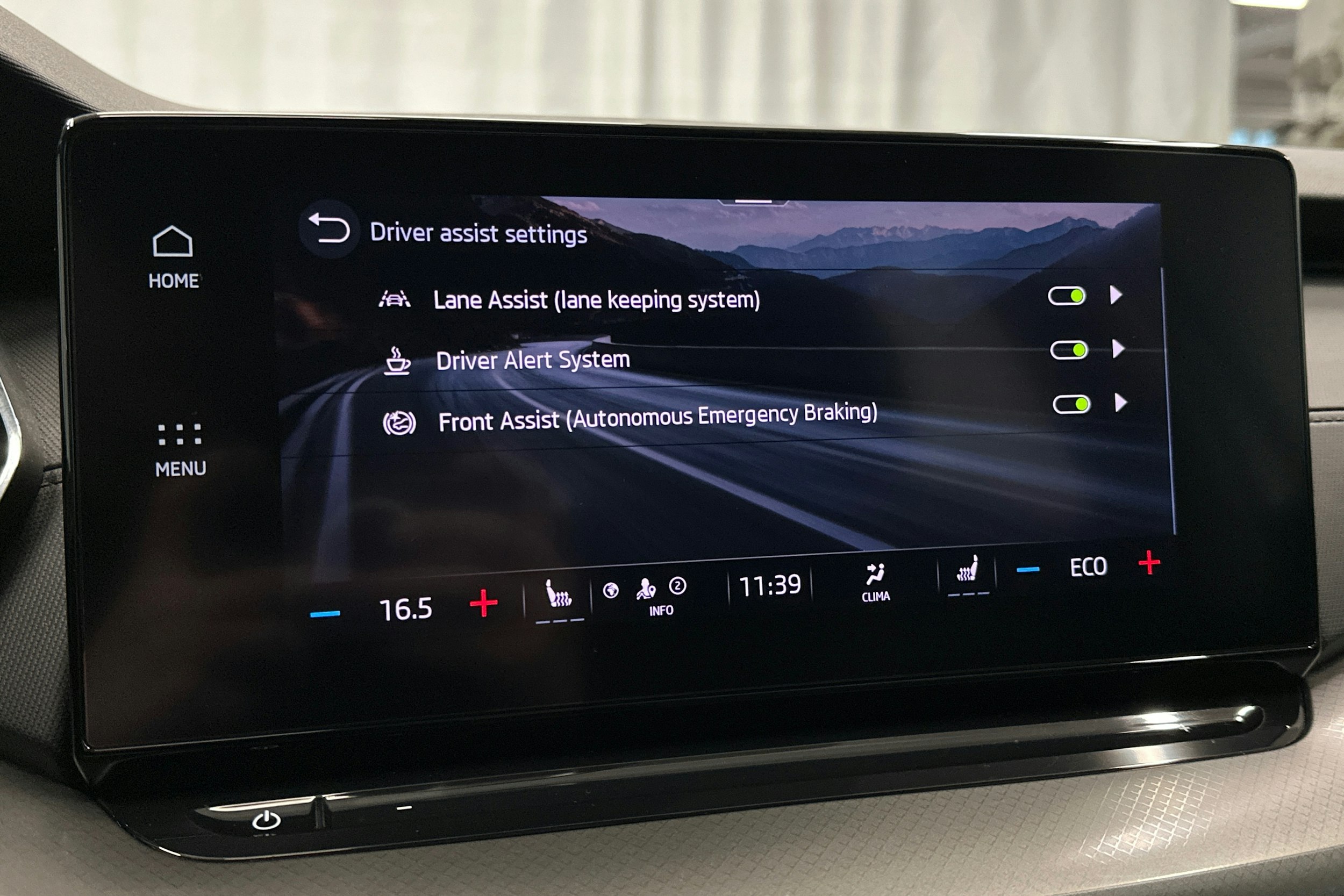 harmaa Skoda Octavia 2024 kuva 21.