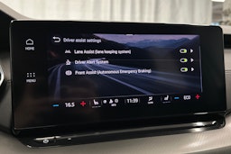 harmaa Skoda Octavia 2024 kuva 21.